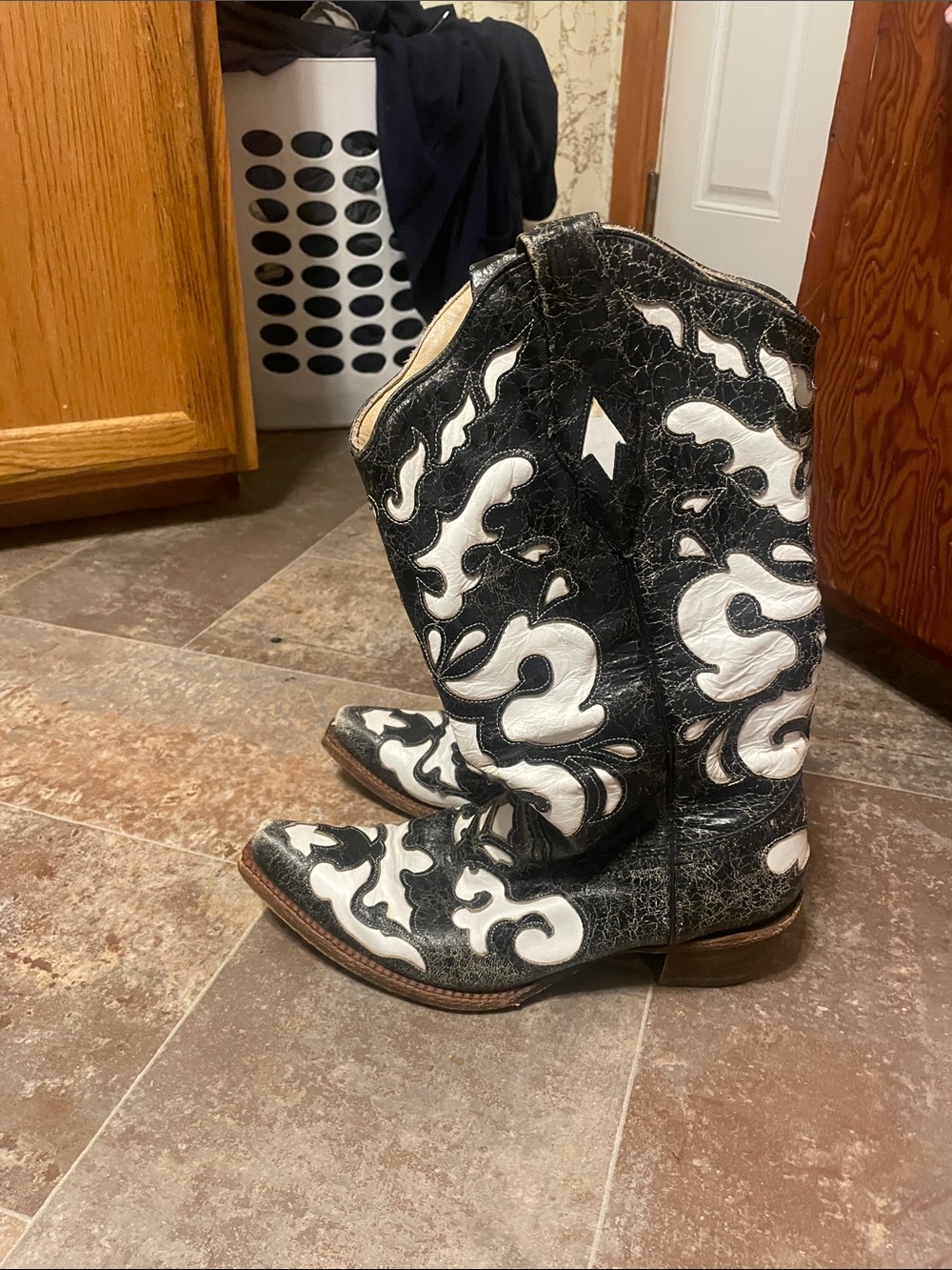 Women's Black and White Embroidered Western Heeled Boots - Picture 2 of 5